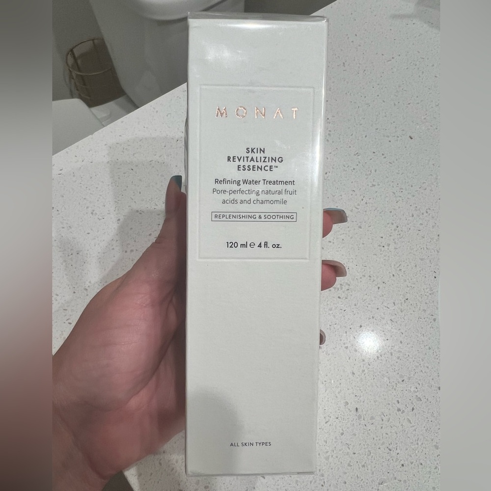 Monat Skin Revitalizing Essence - Picture 2 of 3